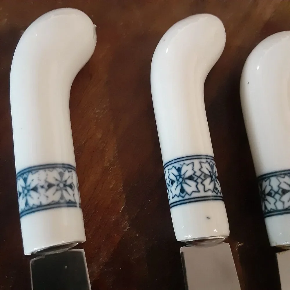 Vintage Porcelain Cheese/ Butter Spreders & Caddy Blue Willow French Country